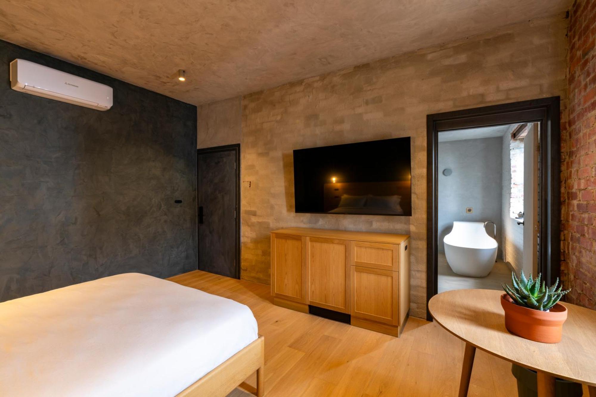 In The Brick Spa And Hotel Melbourne Exterior photo